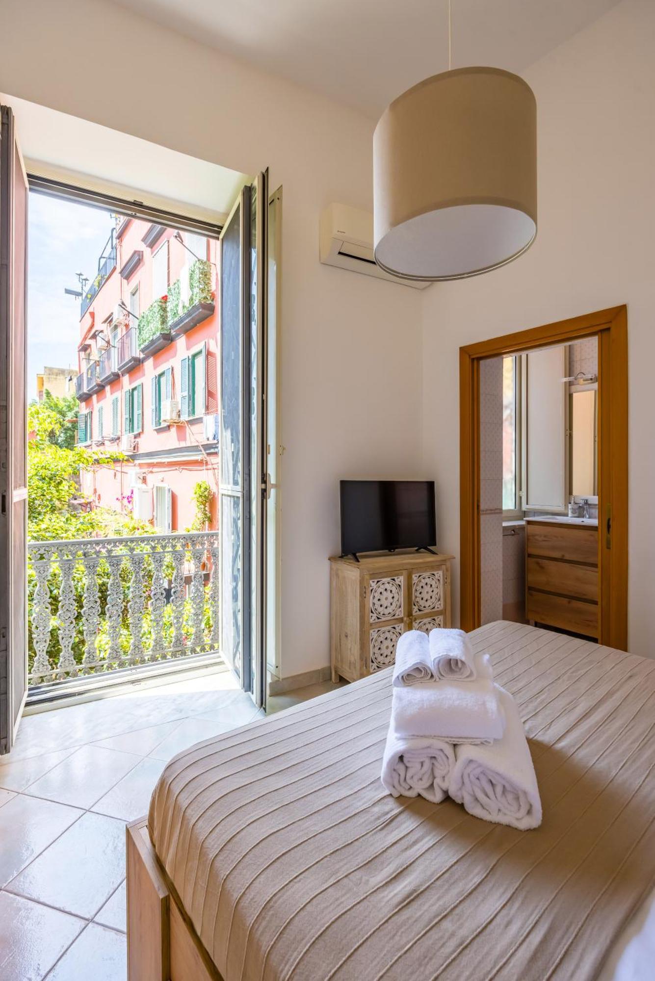 Smooth Vibes At Chiaia By Napoliapartments Apartment Naples